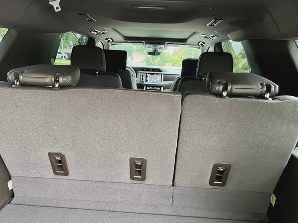 جي ام سي يوكن دينالي ابيض /رمادي خليجي الكندي GMC Yukon Denali 2023 - GCC Specs - Pristine Condition