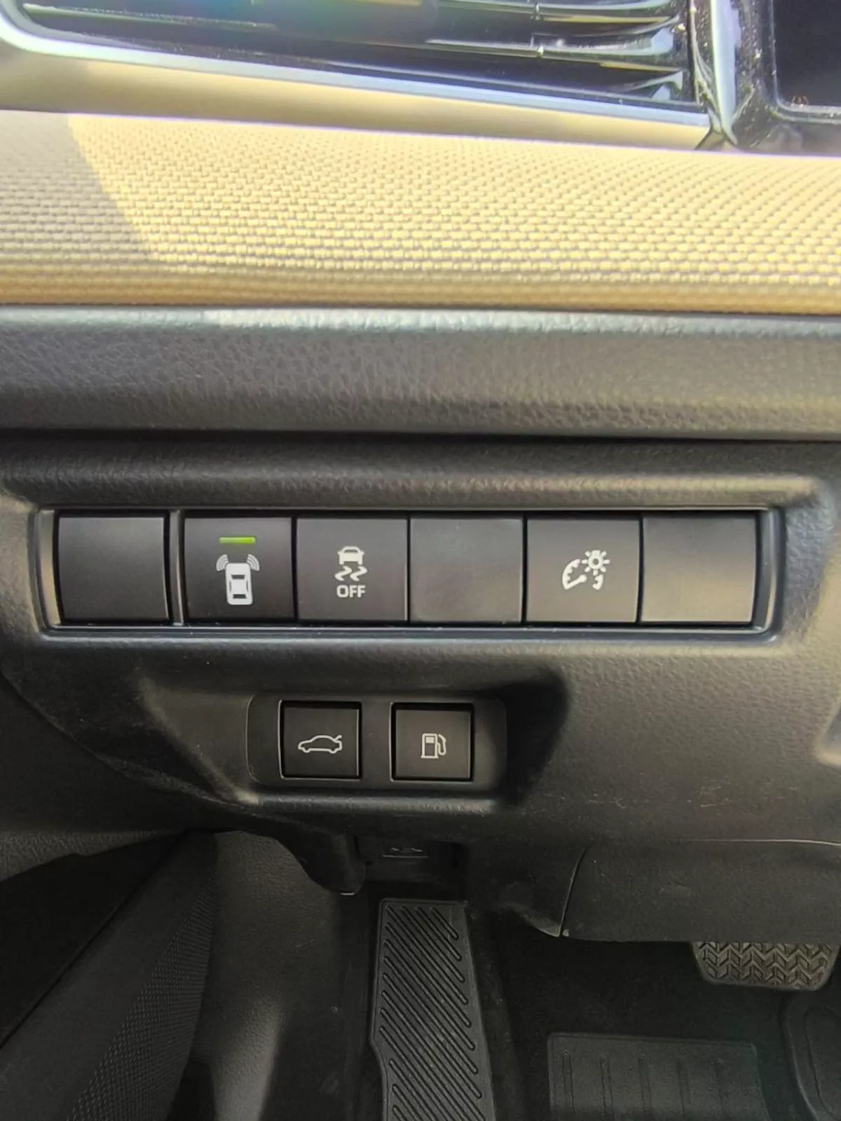 Toyota Camry LE 2025 E 2.5L-11-0