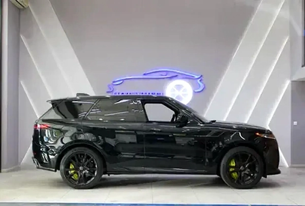 2025 - Range Rover Sport SV - V8 with warranty