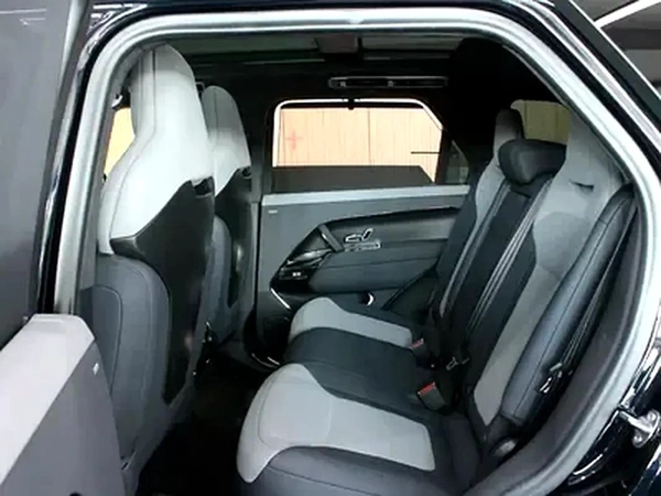 2025 - Range Rover Sport SV - V8 with warranty