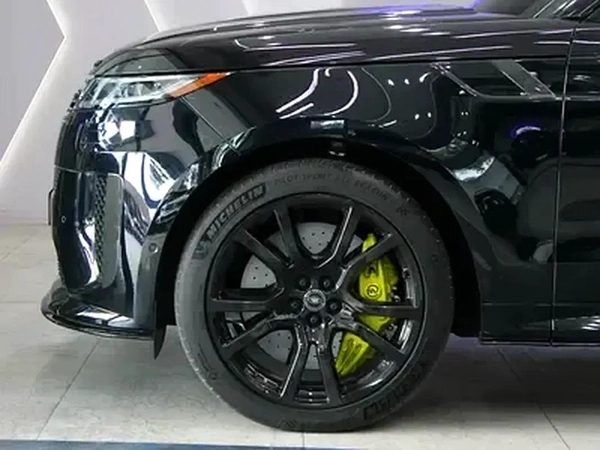 2025 - Range Rover Sport SV - V8 with warranty