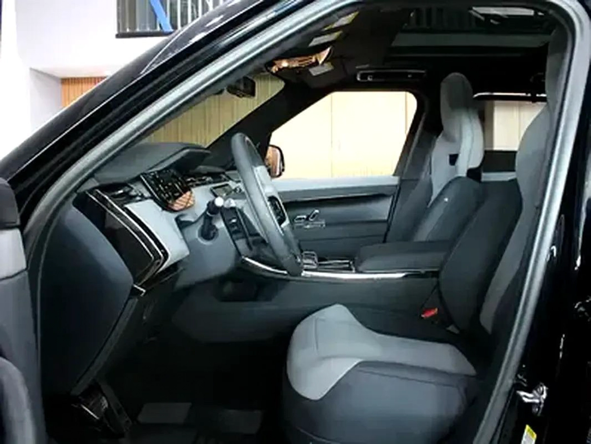 2025 - Range Rover Sport SV - V8 with warranty-9-9