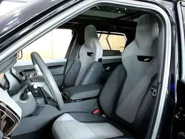 2025 - Range Rover Sport SV - V8 with warranty
