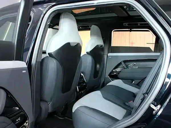 2025 - Range Rover Sport SV - V8 with warranty