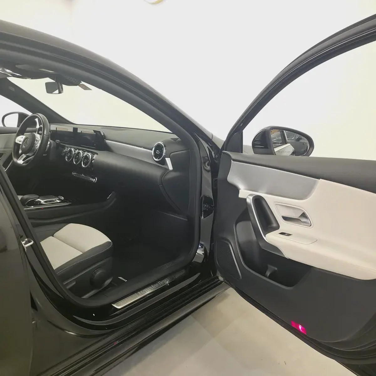 AED 1551 PM |  MERCEDES BENZ A250 2020 | PRISTINE CONDITION | LOW KMS | 1 YEAR WARRANTY | GCC-11-11