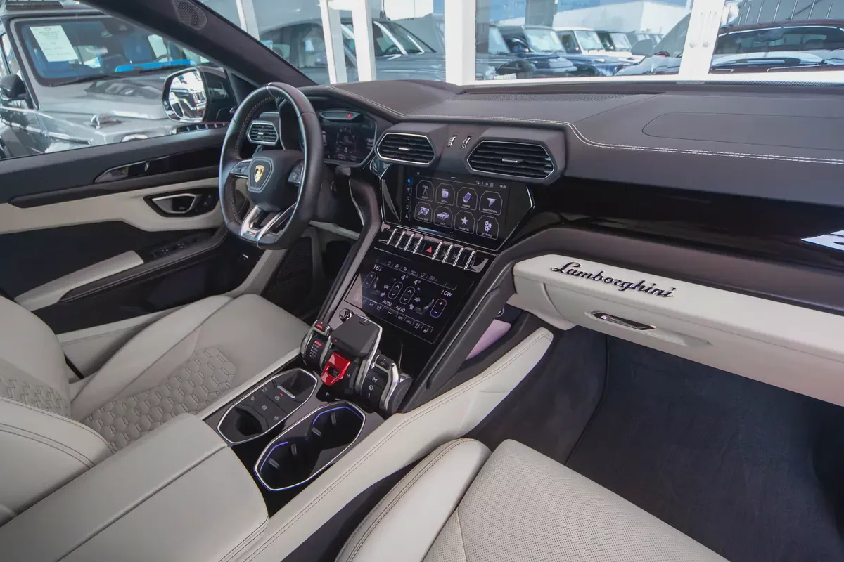 LAMBORGHINI URUS | 2022 | 10,000KM | UNDER WARRANTY-16-16