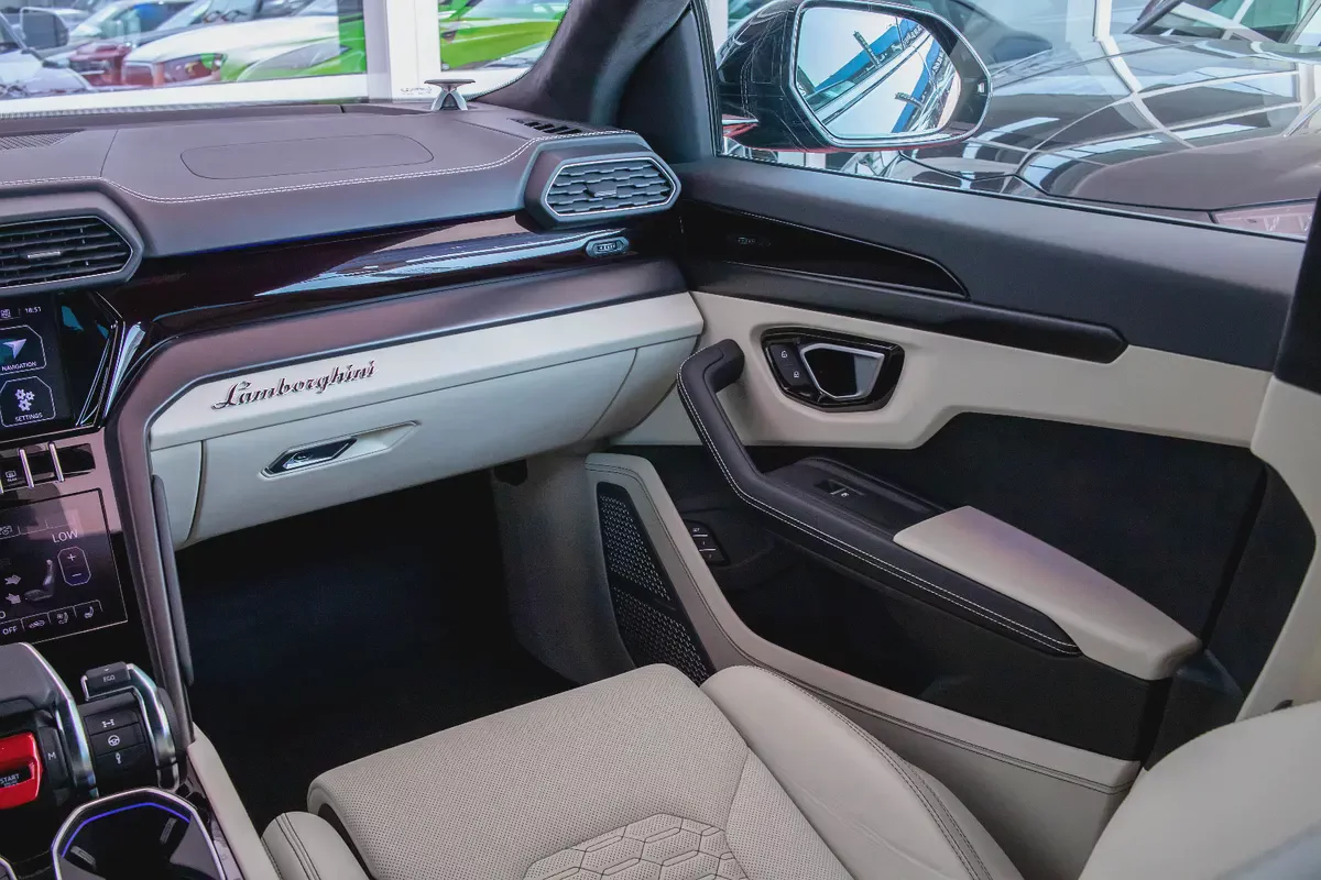 LAMBORGHINI URUS | 2022 | 10,000KM | UNDER WARRANTY-17-17