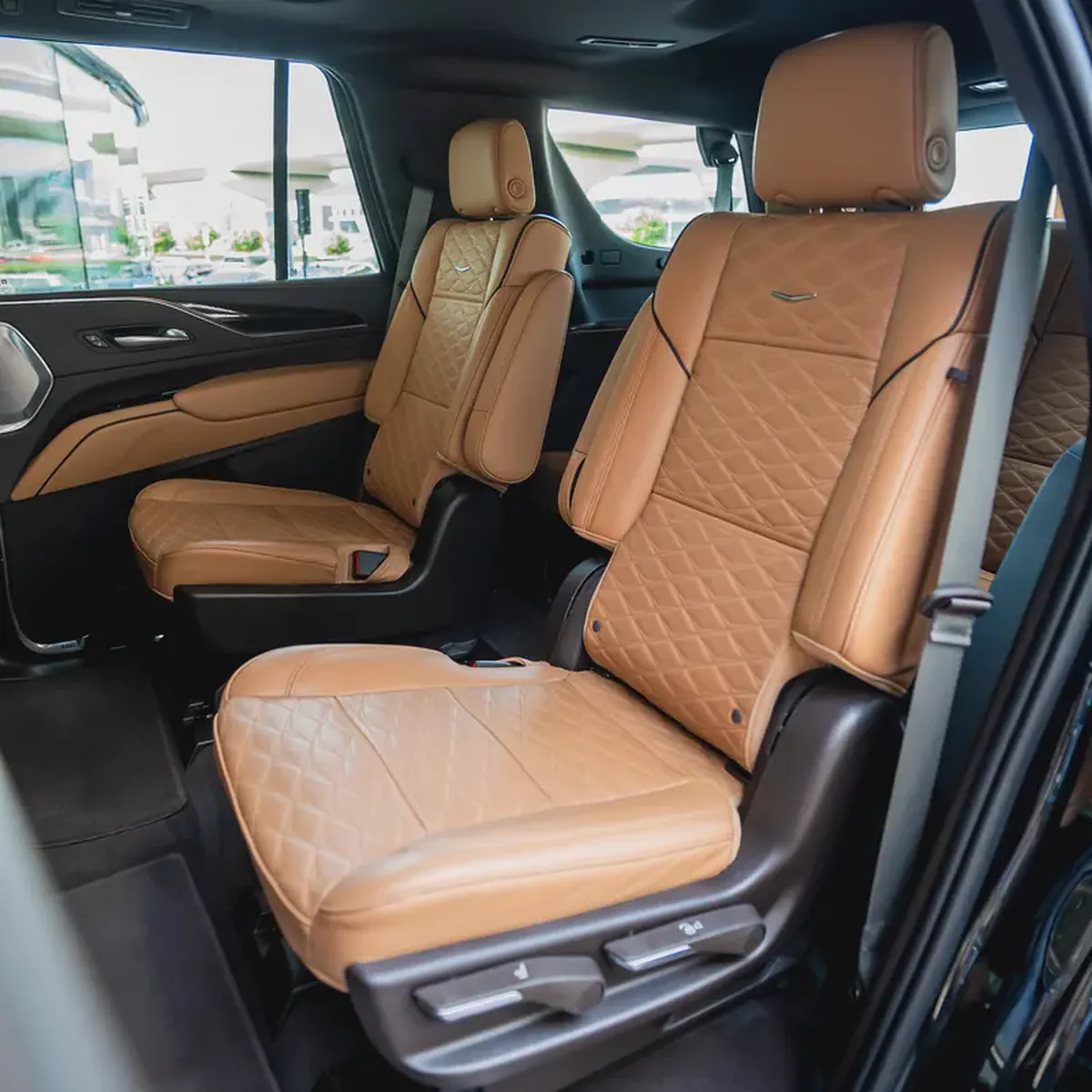2022 CADILLAC ESCALADE SPORT PLATINIUM GCC DONE 78,000KM ( WARRANNTY SERVICE CONTRACT TILL 20-9-9