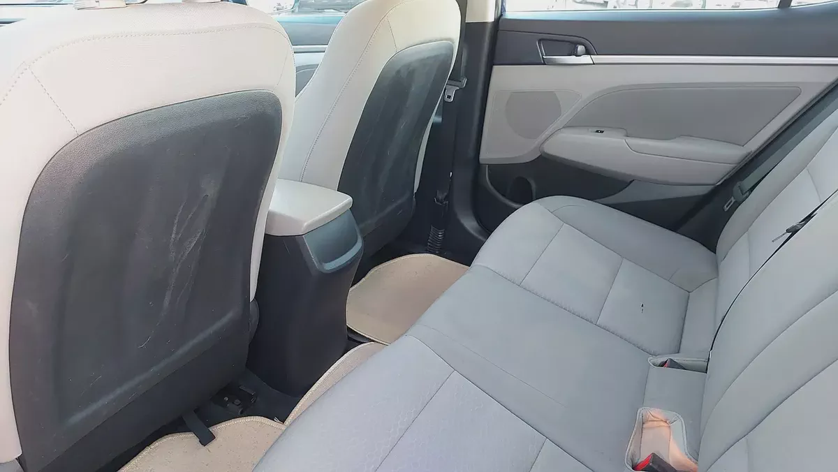 2020 Hyundai Elantra SE - Well Maintained, American Specs-18-18