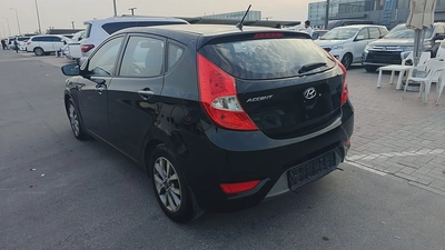 Hyundai Accent 2015 GL GCC Specs - Well Maintained-4