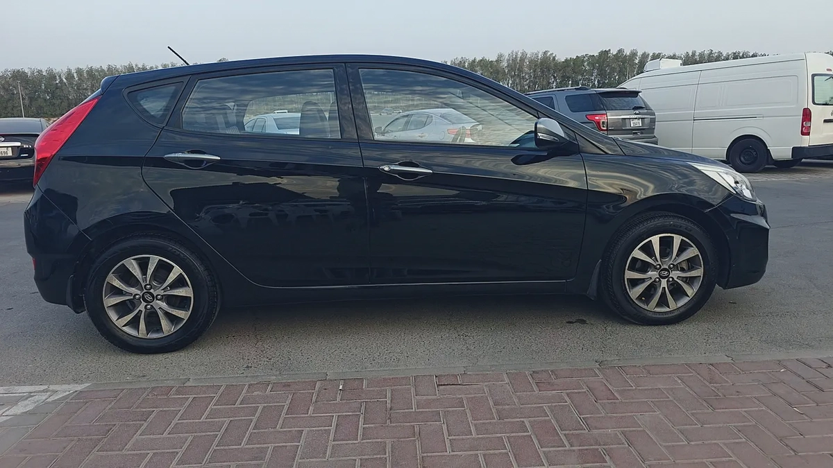 Hyundai Accent 2015 GL GCC Specs - Well Maintained-1-1