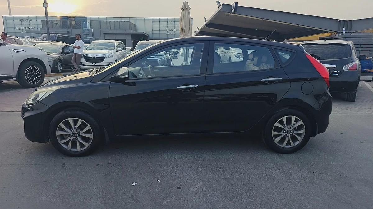 Hyundai Accent 2015 GL GCC Specs - Well Maintained-5-5