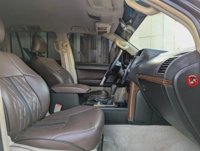 TOYOTA PRADO 2012 FACELIFTED 2023 GCC V6 4.0L IN EXCELLENT CONDITION-6