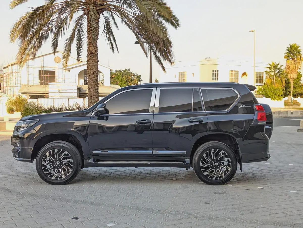 TOYOTA PRADO 2012 FACELIFTED 2023 GCC V6 4.0L IN EXCELLENT CONDITION-13-13