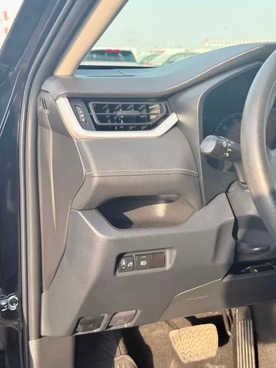 Toyota RAV4 XLE-18
