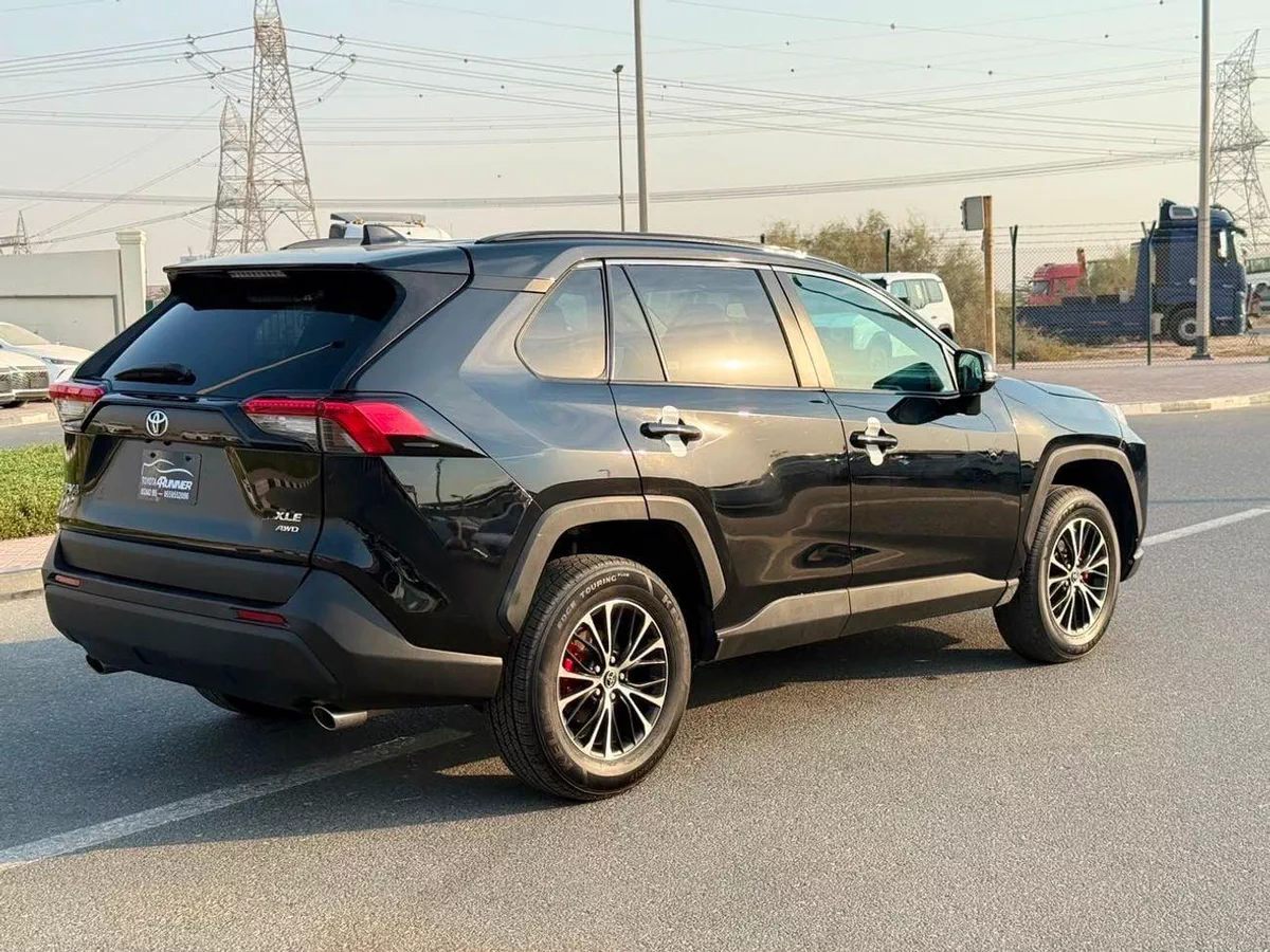 Toyota RAV4 XLE-3-0