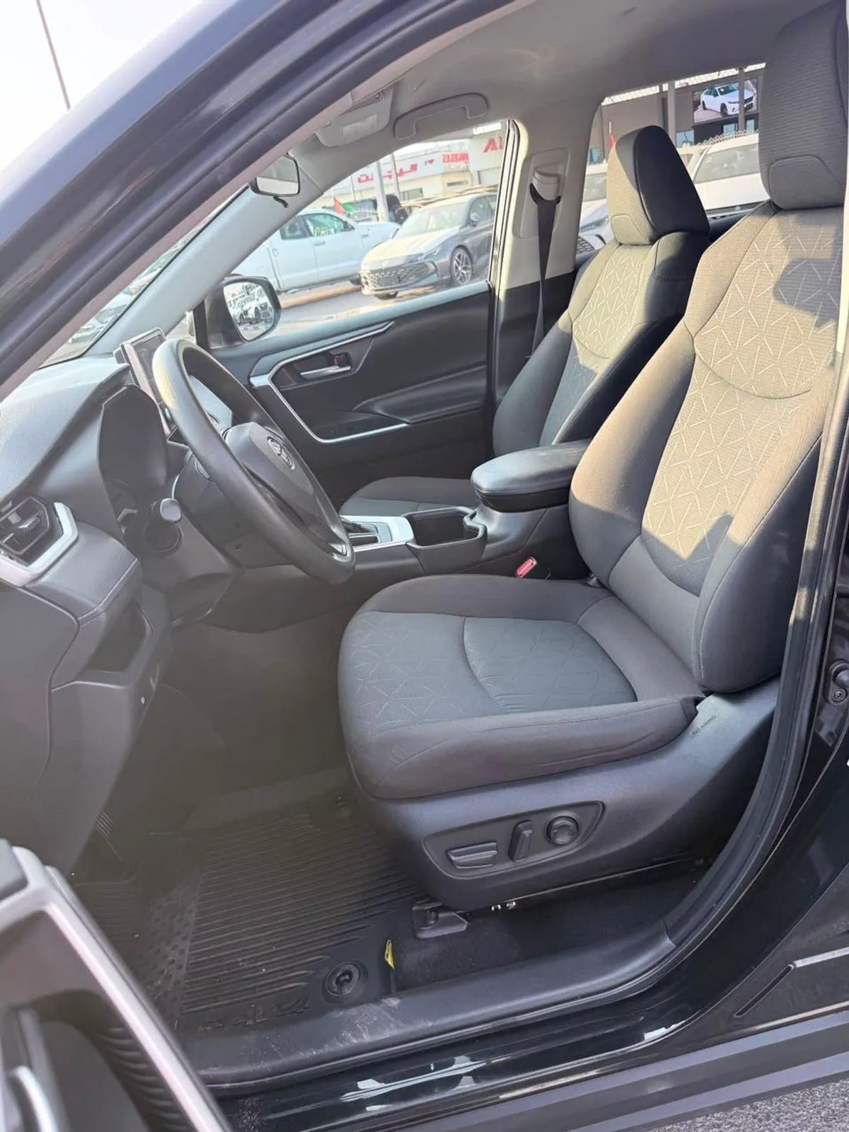 Toyota RAV4 XLE-5-0