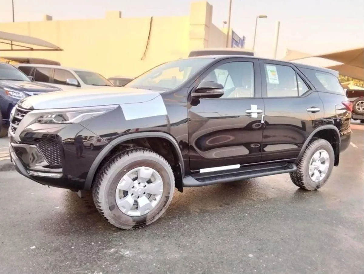 Toyota Fortuner GX2 FORTUNER 2.4L 4WD DIESEL MED OPTION 2024