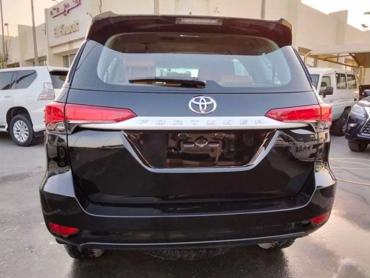 Toyota Fortuner GX2 FORTUNER 2.4L 4WD DIESEL MED OPTION 2024-3-0