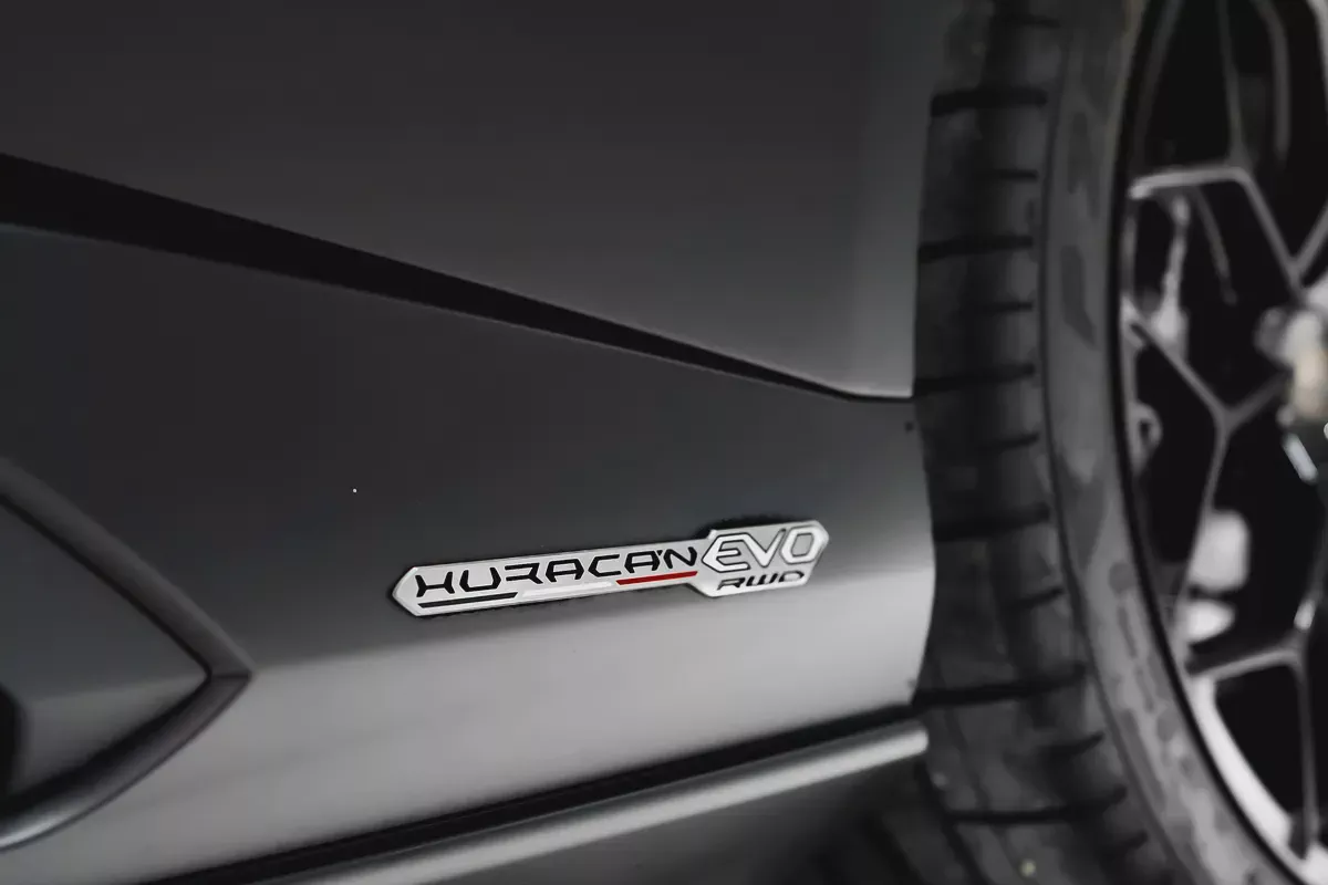 HURACAN EVO | DELIVERY MILEAGE | BRANDING PACKAGE | FRONT SUSPENSION LIFTER-13-13