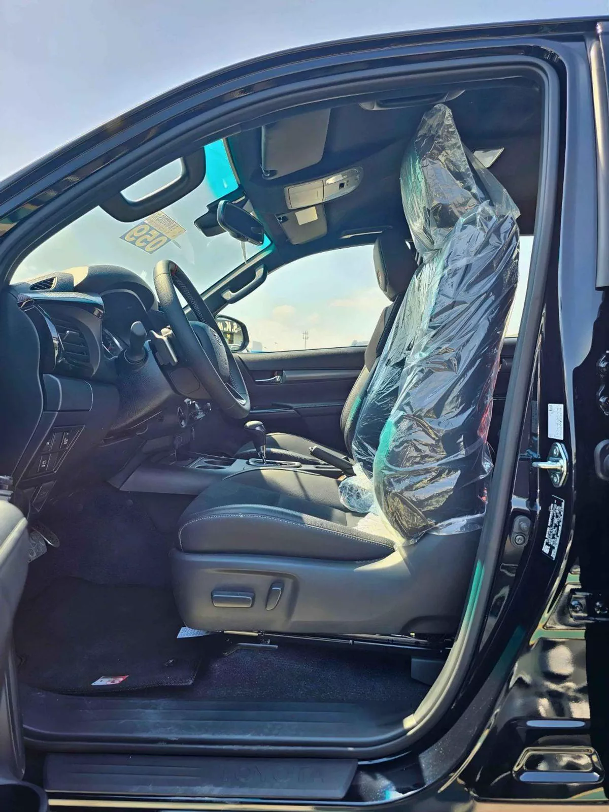 Toyota Hilux GR SPORT WITH BULBAR / 2.8L DIESEL V4 / RADAR / 360*CAMERA / DRIVER PWR SEATS WITH LATHER (CODE# HGR-7-0