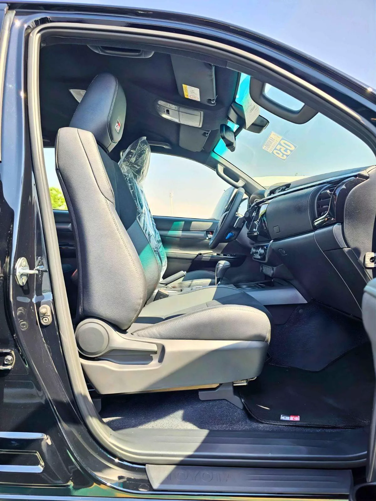 Toyota Hilux GR SPORT WITH BULBAR / 2.8L DIESEL V4 / RADAR / 360*CAMERA / DRIVER PWR SEATS WITH LATHER (CODE# HGR-8-0