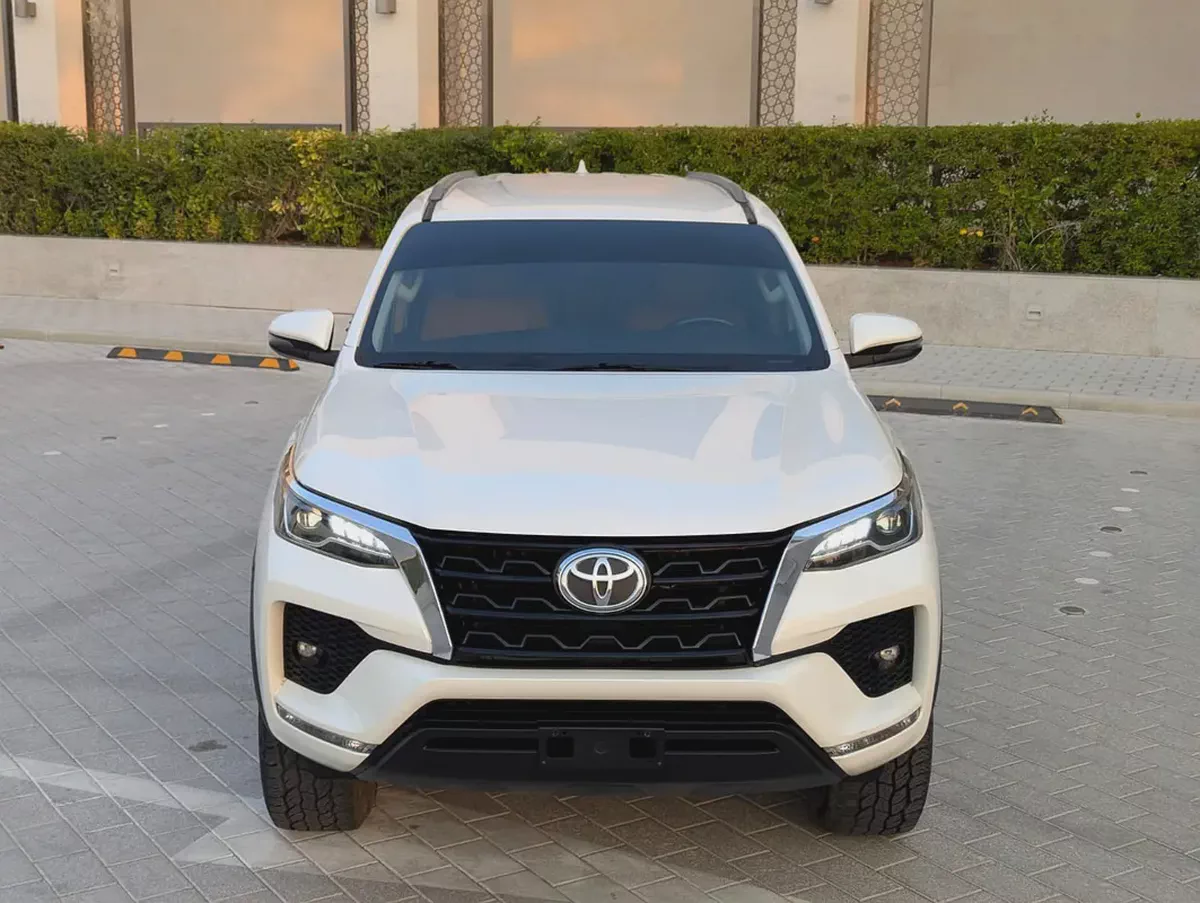2021 Toyota Fortuner GXR 4.0L V6 GCC Specs | 4WD | Full Service History | Excellent Condition-1-1