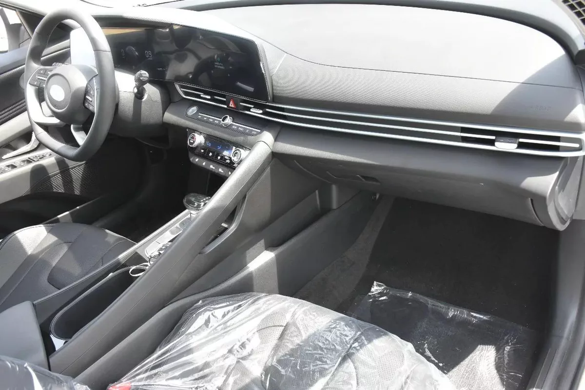 HYUNDAI ELANTRA LUXURY 2025 | WHITE LIKE-11-11