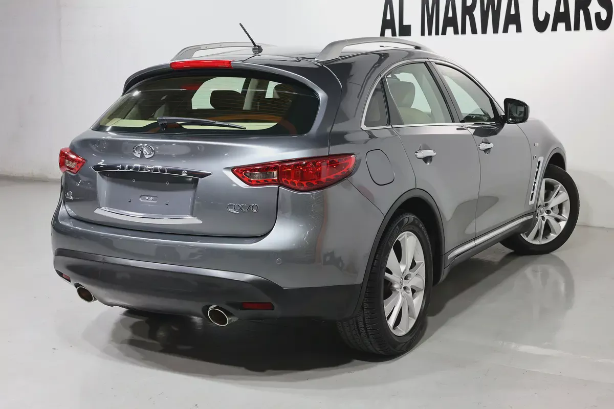 Pristine 2020 Infiniti QX70 Luxury | GCC Specs | Low Mileage-3-3
