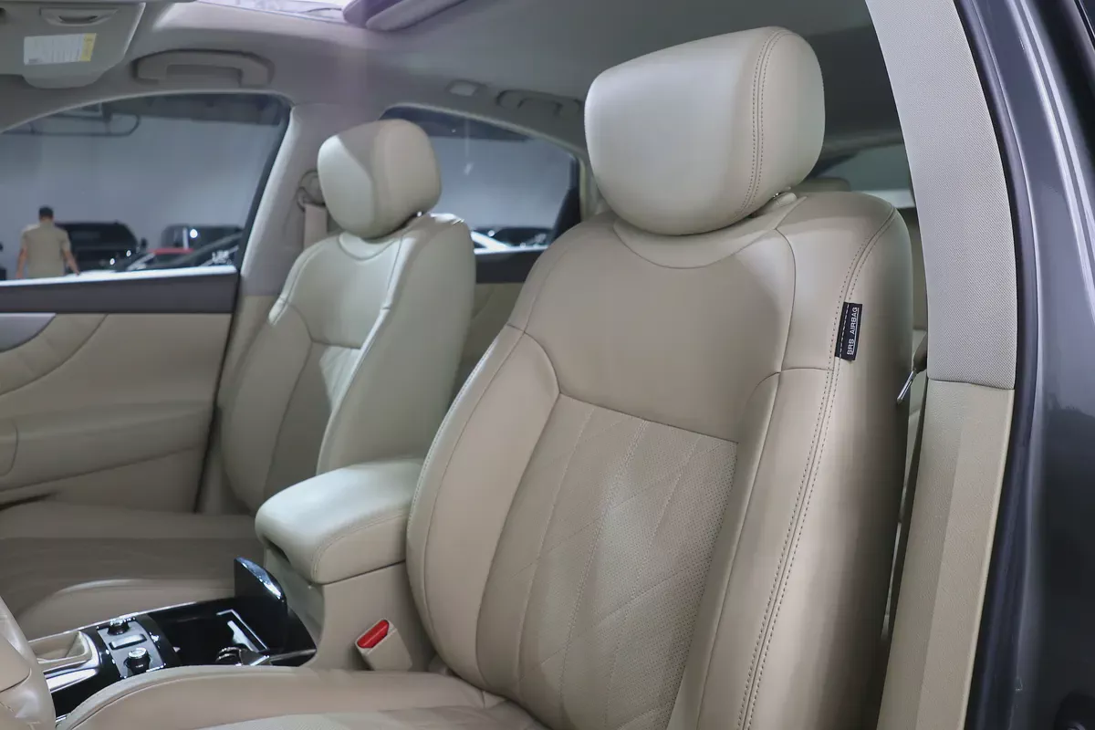 Pristine 2020 Infiniti QX70 Luxury | GCC Specs | Low Mileage-8-8