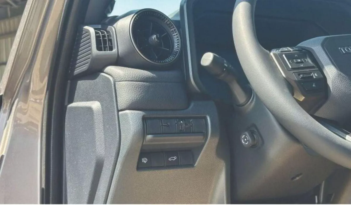 Toyota Prado VXR toyota prado luxury 2.4 petrol 2025-10-0
