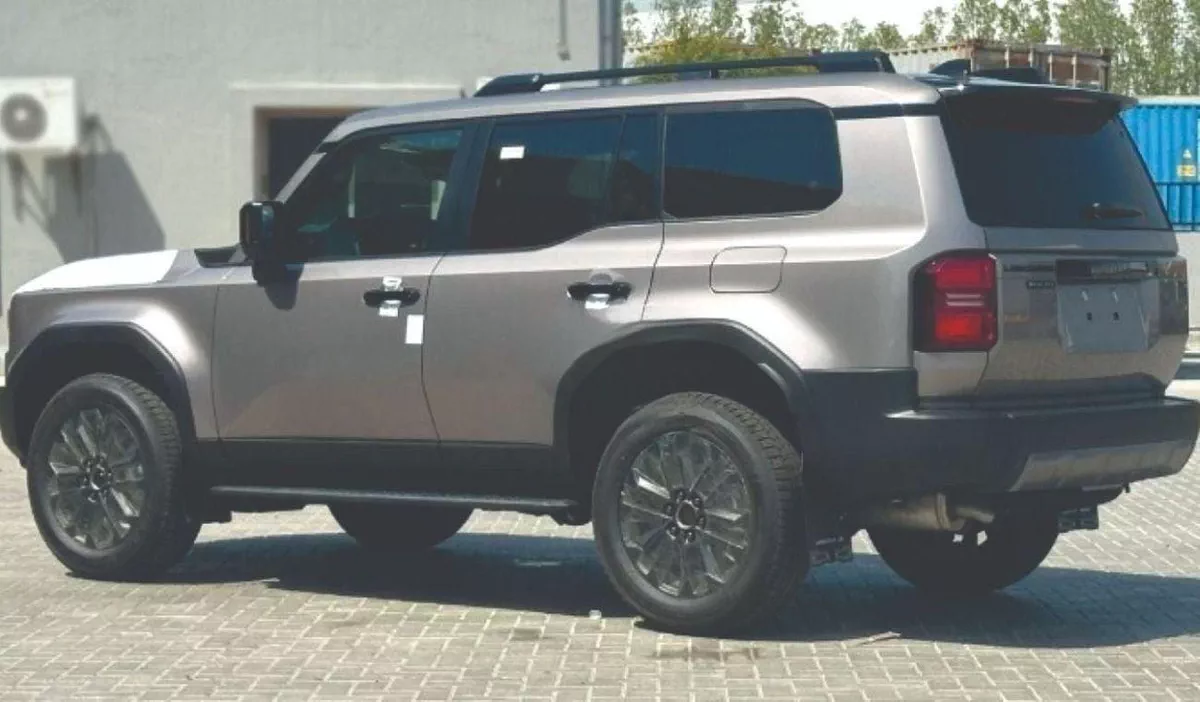 Toyota Prado VXR toyota prado luxury 2.4 petrol 2025-1-0