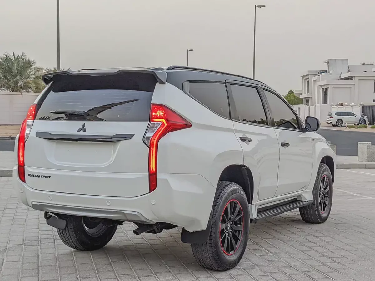 MITSUBISHI MONTERO SPORT 2019 GLS 4WD FULL OPTION GCC IN EXCELLENT CONDITION-3-3