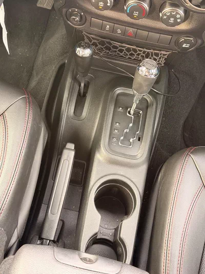 Jeep Wrangler SPORT-12