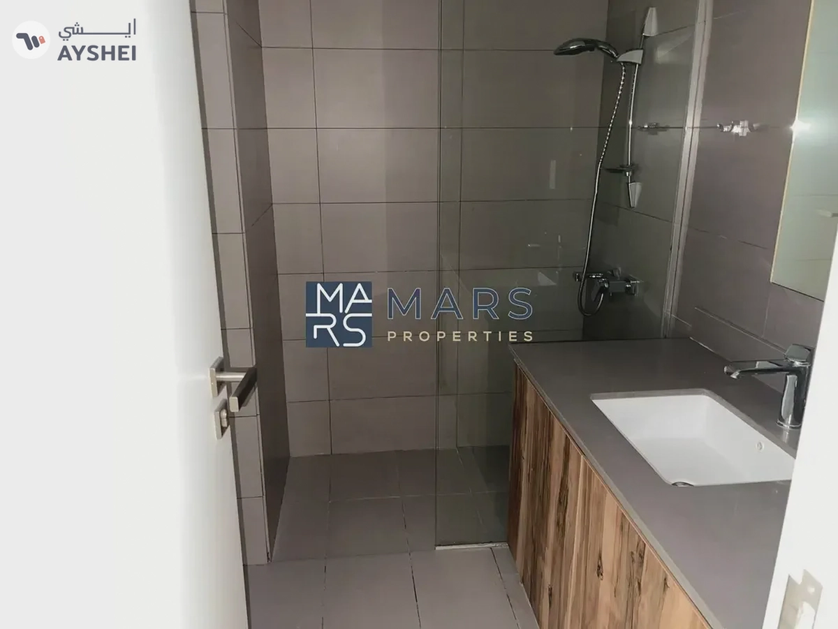 | Spacious | Kitchen Appliances |. Community View |-1-1