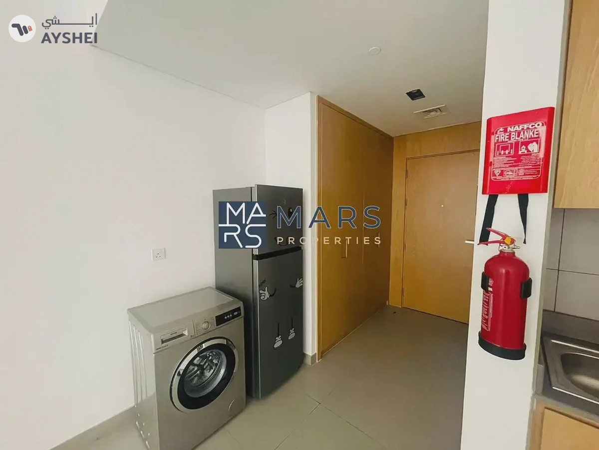 | Spacious | Kitchen Appliances |. Community View |-5-5