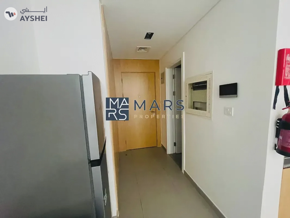 | Spacious | Kitchen Appliances |. Community View |-6-6