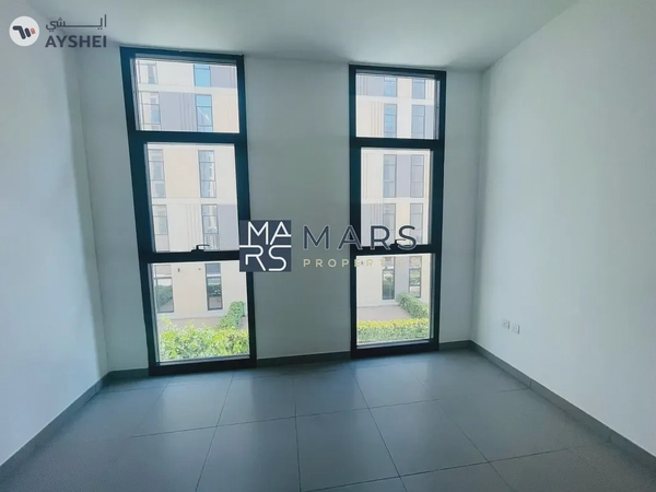 | Spacious | Kitchen Appliances |. Community View |
