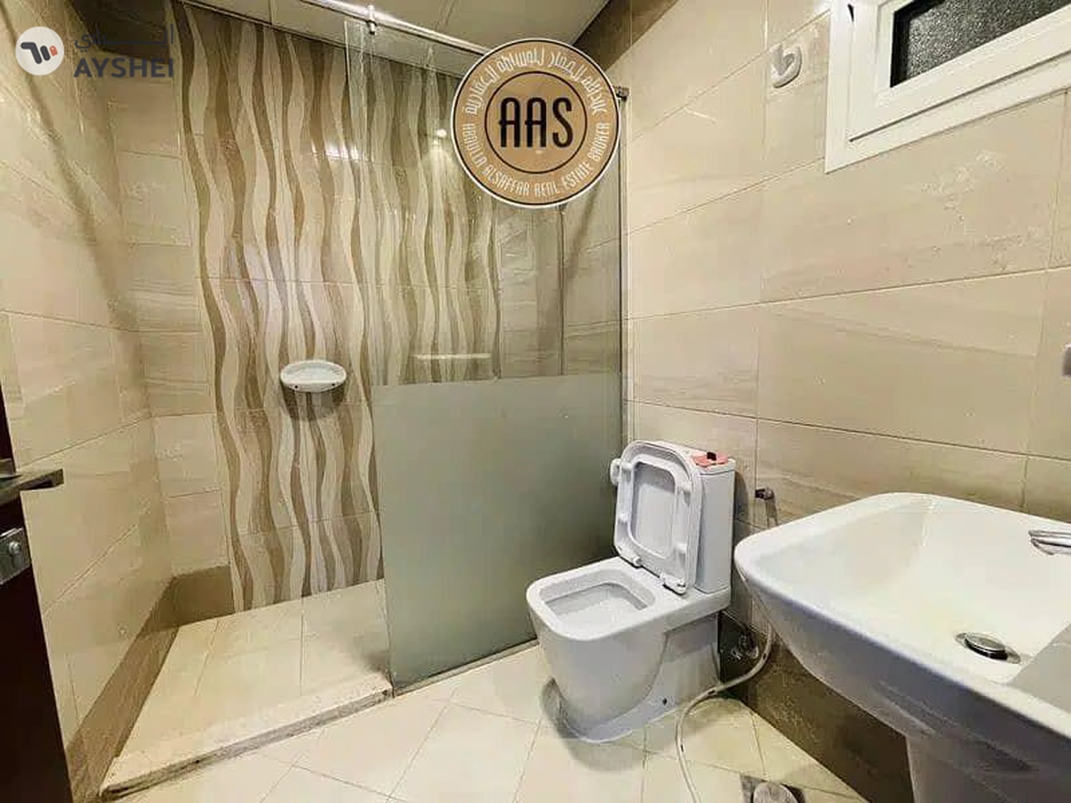 In prime location huge 2bhk with all amenities-12-12