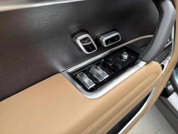 Land Rover Range Rover P460E Plug in Hybrid Brand New * Export Price *