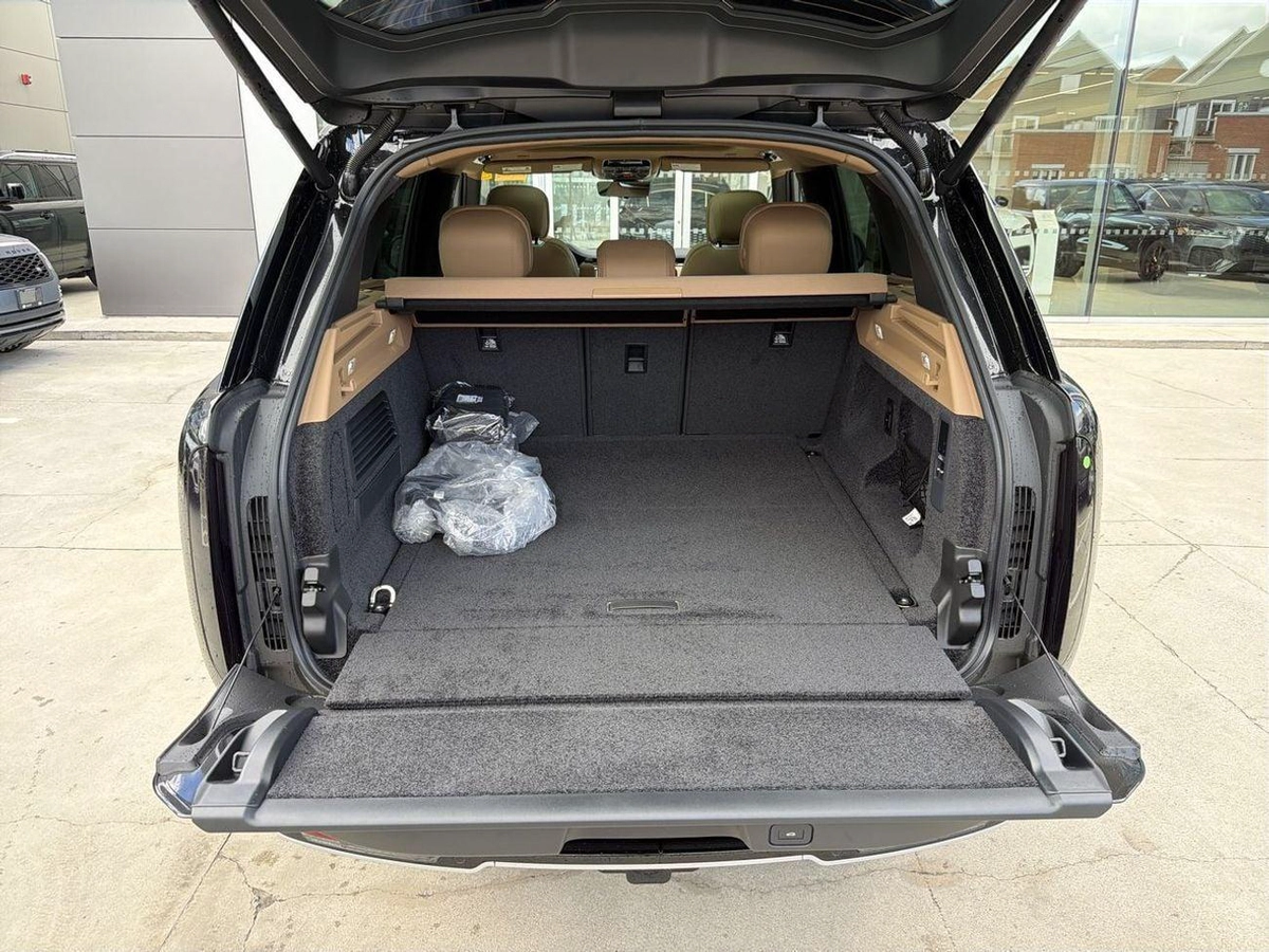 Land Rover Range Rover P460E Plug in Hybrid Brand New * Export Price *