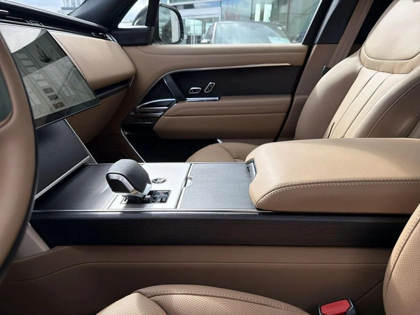 Land Rover Range Rover P460E Plug in Hybrid Brand New * Export Price *