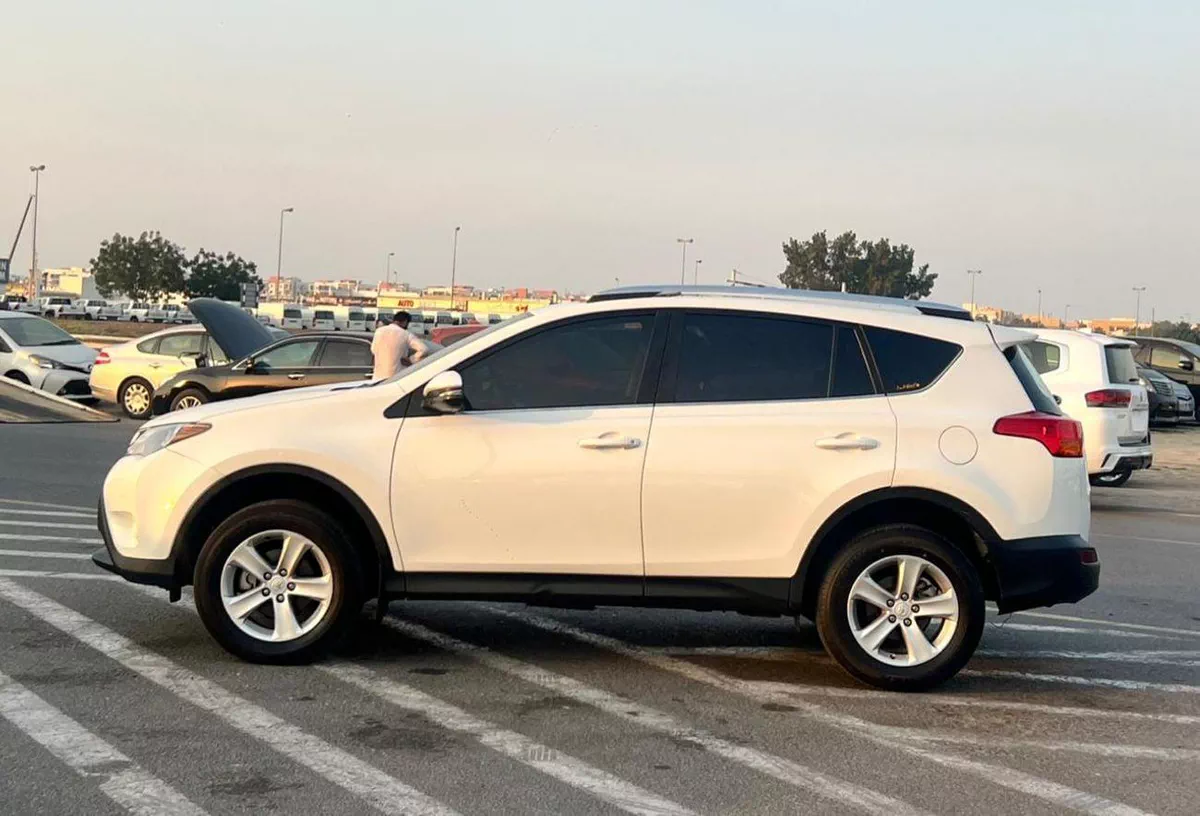 Toyota RAV4  2014 Toyota Rav4 Full Option 2.5L V4 - Sunroof - Rear Camera - Leather Seat - Japanese Specs-3-0