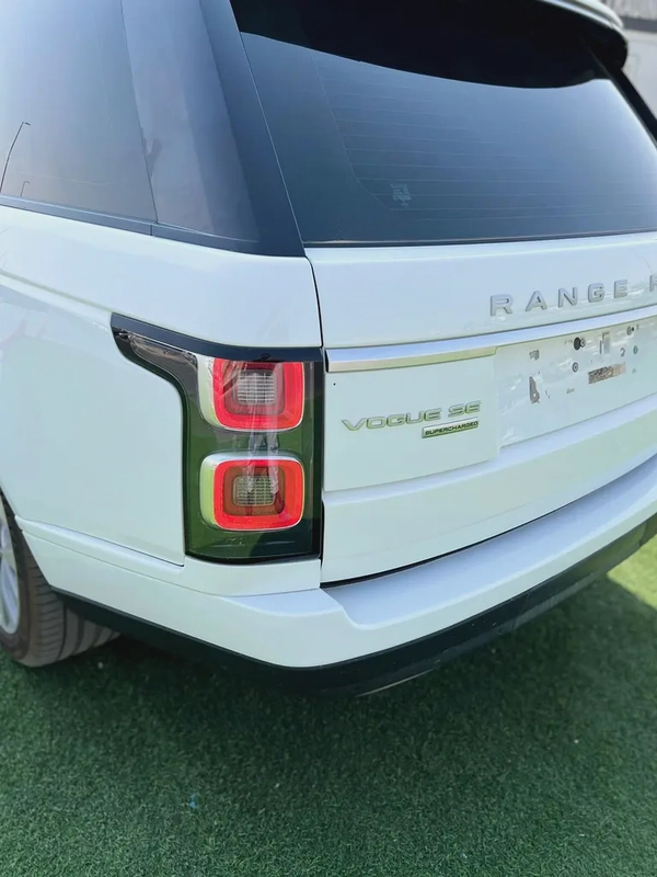  Range Rover vogue L super charged V8 Gcc