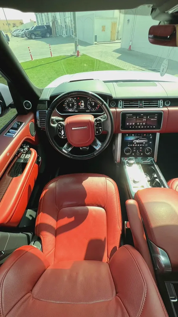  Range Rover vogue L super charged V8 Gcc
