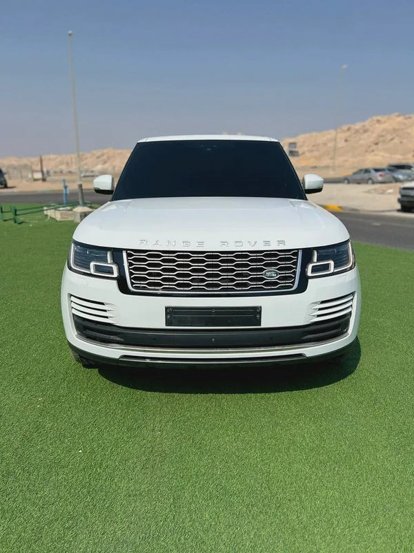  Range Rover vogue L super charged V8 Gcc