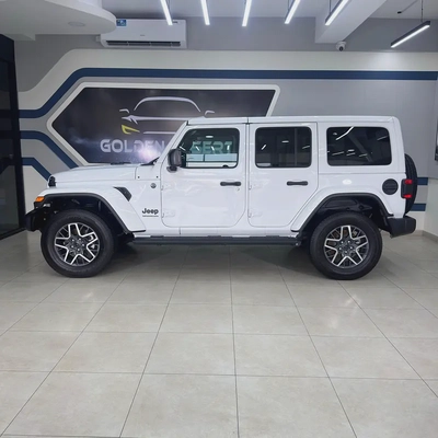 2025 Jeep Wrangler Sahara V6-2