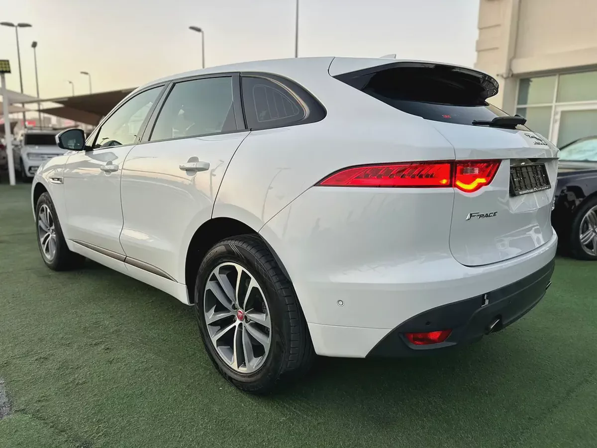 (2019) JAGUAR F PACE //R-SPORT// GCC FULL OPTION -EXCELLENT CONDITION--6-6