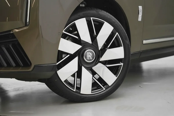 2026 ROLLS ROYCE CULLINAN WITH WARRANTY AND SERVICE CONTRACT