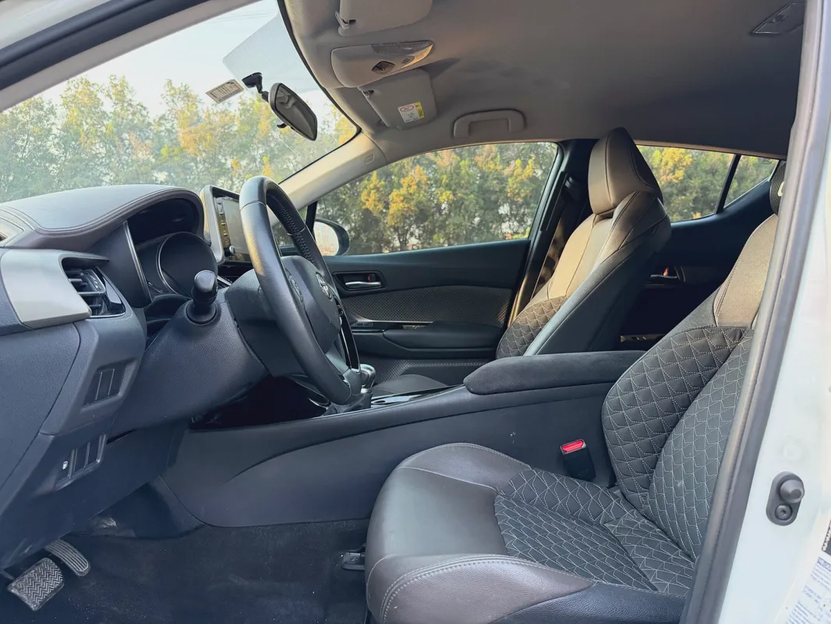 TOYOTA C-HR—2021–GCC—FREE ACCIDENT—ORIGINAL PAINT—HYBRID—EXCELLENT CONDITION
